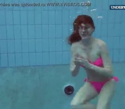 Wet teen lera in the pool